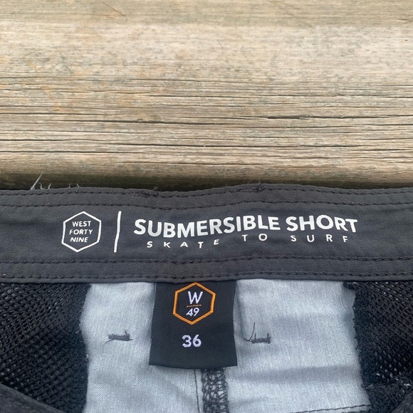 West Forty Nine Submersible Hybrid Shorts | Size 36 - Picture 3 of 7